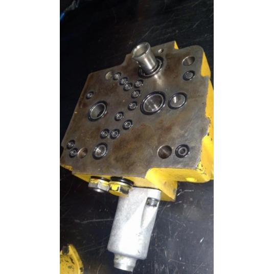 Komatsu Hydraulic Valve Pump Separator