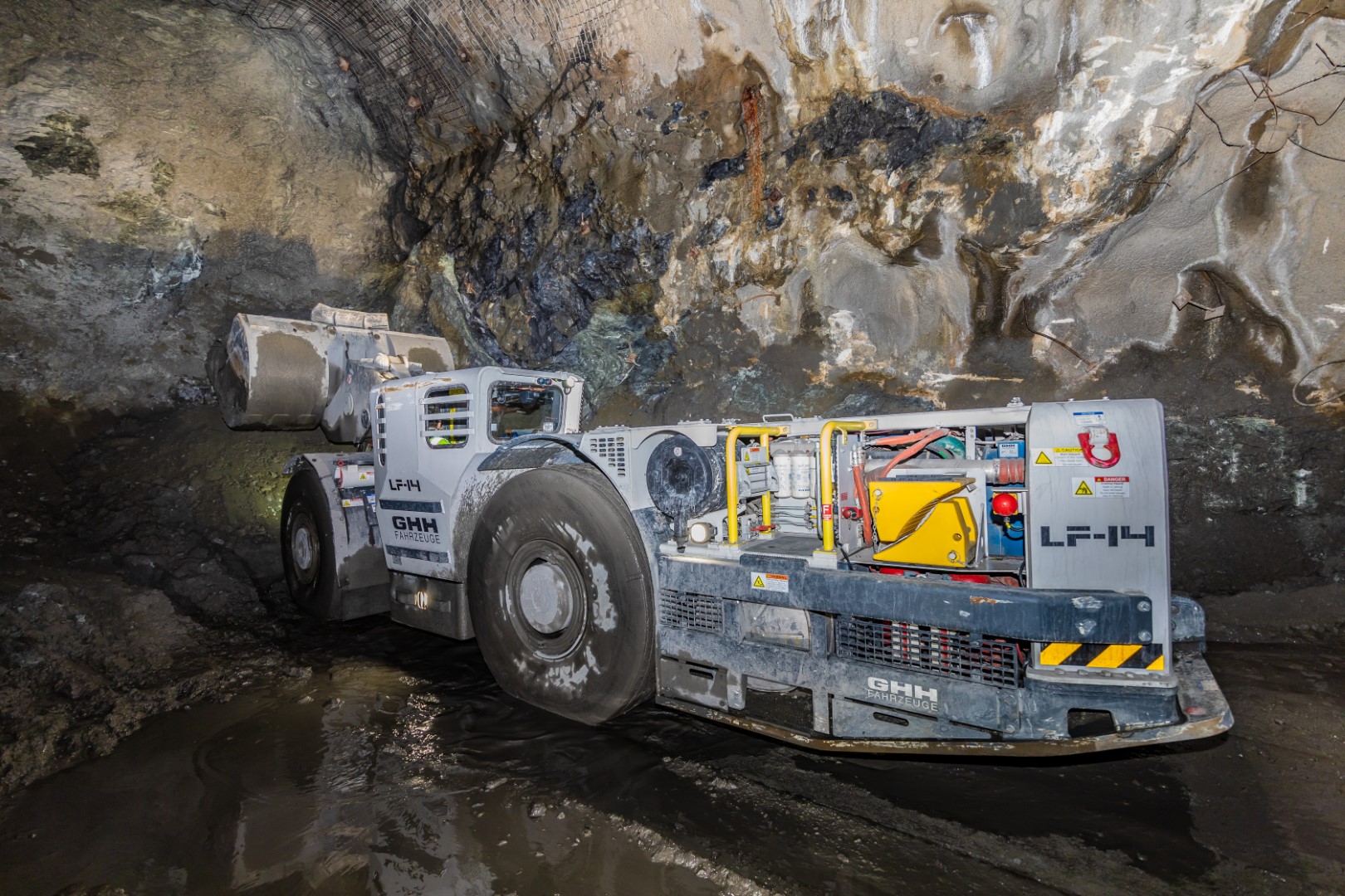 Yeraltı Yükleyici ve Kamyonları