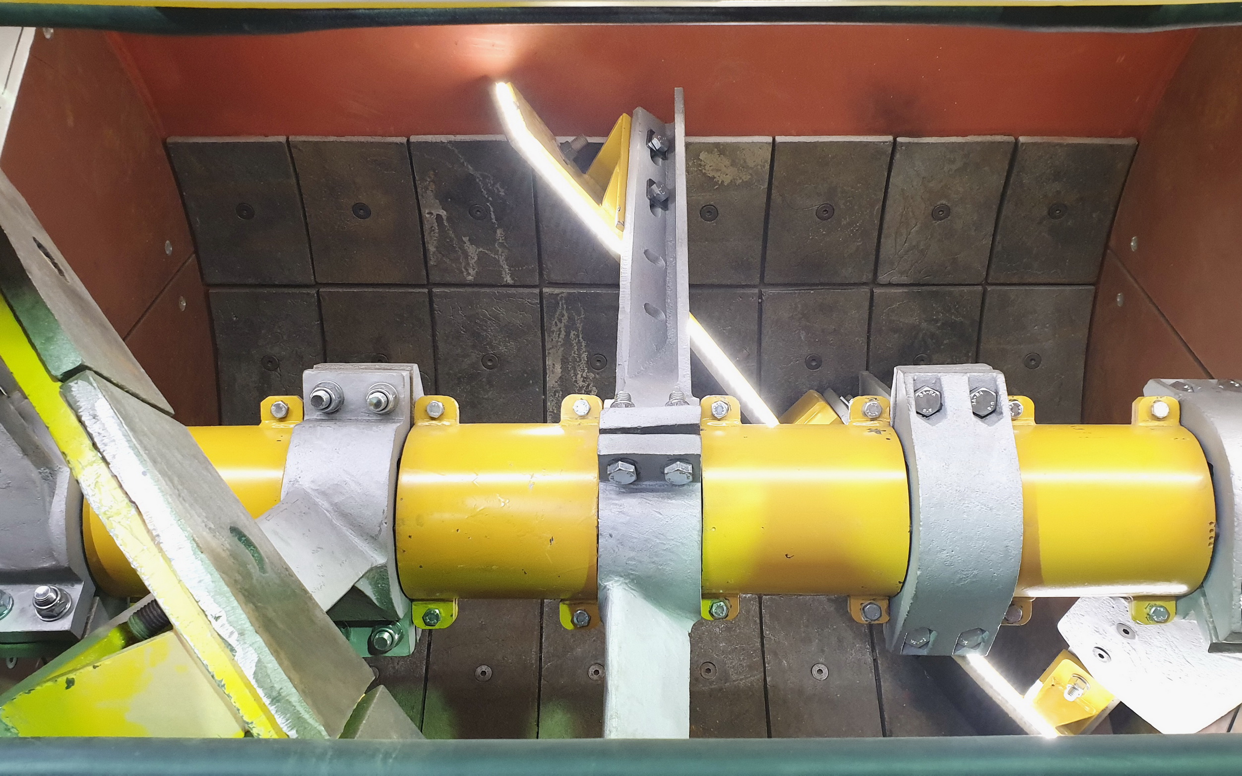 TEK MİLLİ BETON MİKSERİ