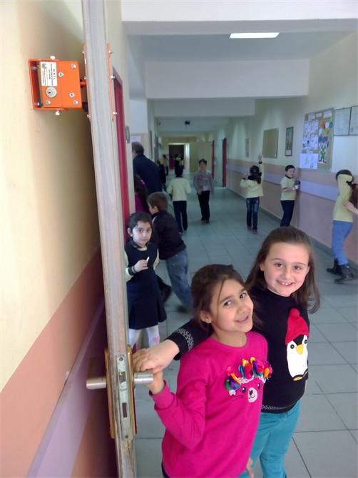 Kapı Sabitleme ve iş güvenliği kilit sistemi