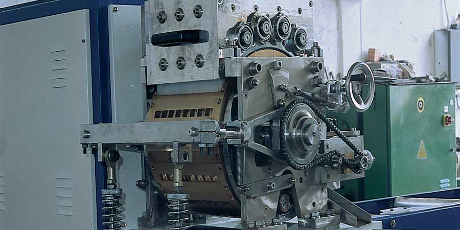 Yarı Otomatik Küp Şeker Üretim Tesisi DF - M - 400R