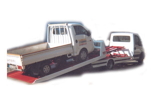 3.5 ton flatbed recovery vehicle