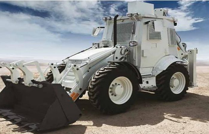 Zırhlı Kazıcı Yükleyici İş Makinası