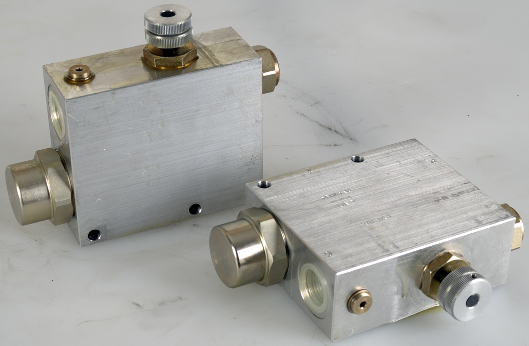 RF Series 3-Way Check Valves