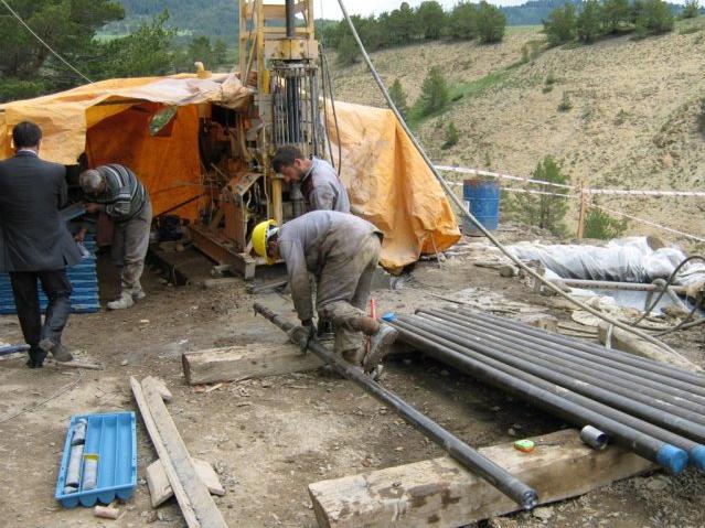 Maden sondaj makinası