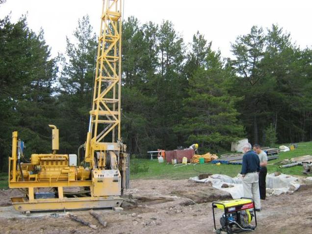 Maden sondaj makinası