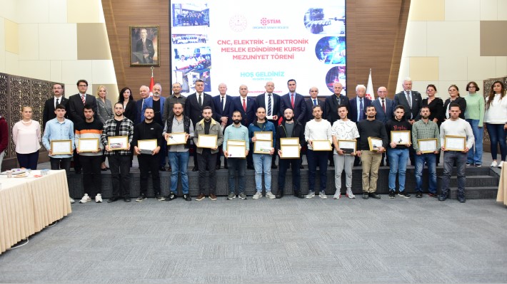 Diploma ve Ustalık Belgesiyle Mezun Oldular