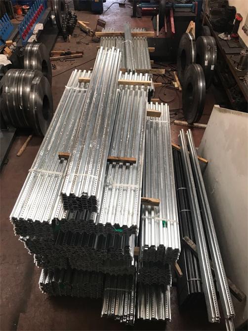 Karayolları Omega Levha Direği