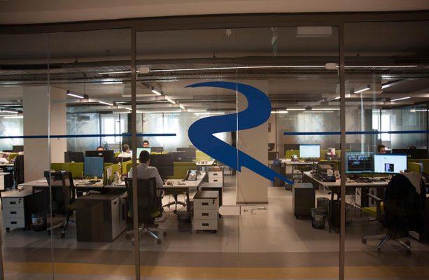 Çift Kanatlı Cam Kapı Sistemi