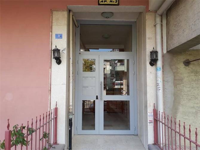 Apartman Giriş Kapısı