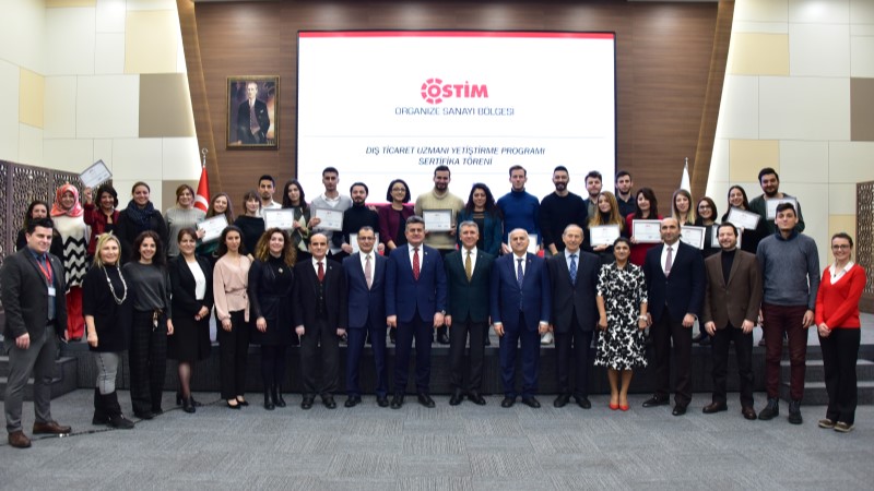 Dış Ticaret Eğitiminde Mezuniyet Sevinci