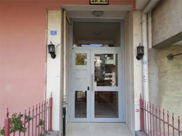 Apartman Giriş Kapısı