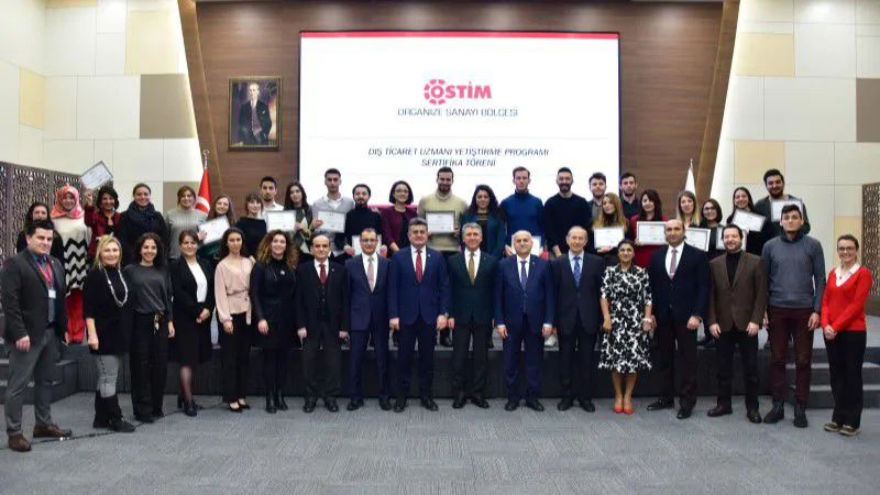 Dış Ticaret Eğitiminde Mezuniyet Sevinci