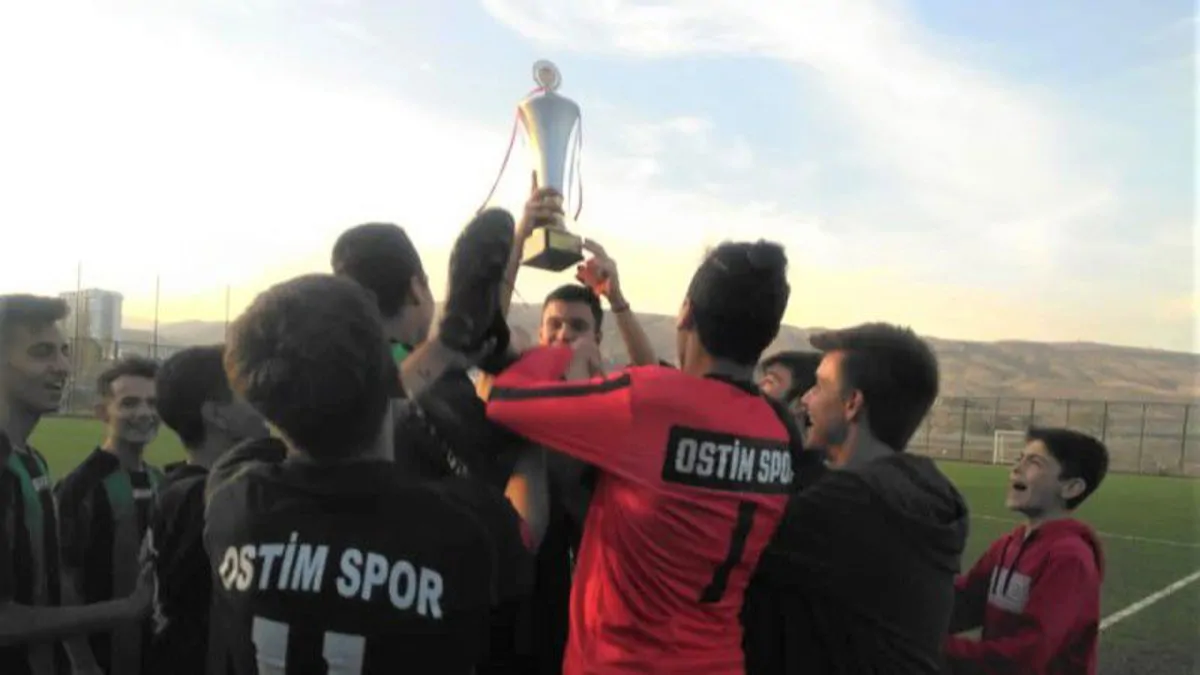 The first trophy of the season comes from the U16 team.