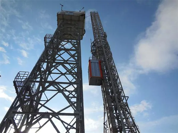 Industrial Facade Lifts