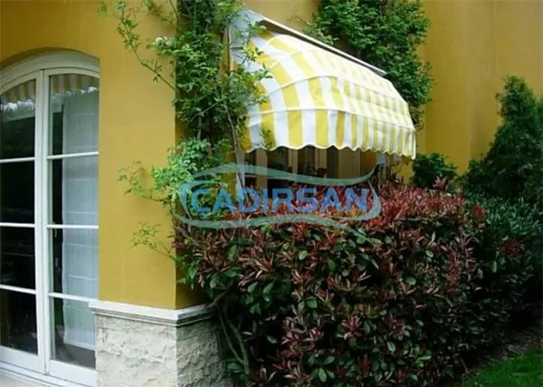 Folding Awning with Movable Folding