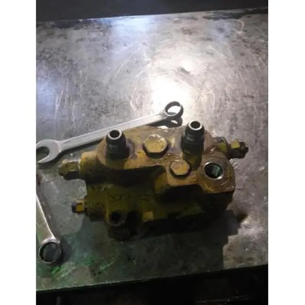 Original Komatsu 420-3 Steering Valve