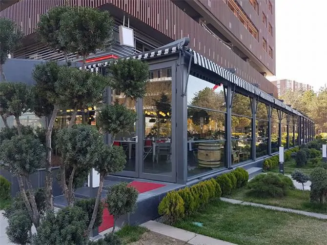 Restaurant/Cafe Glass and Aluminum Systems
