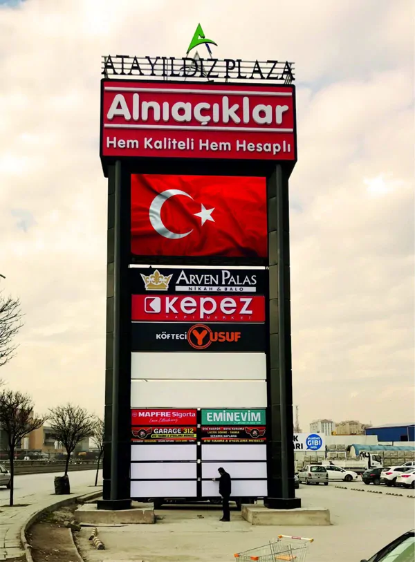 Totem Sign, Pylon Sign