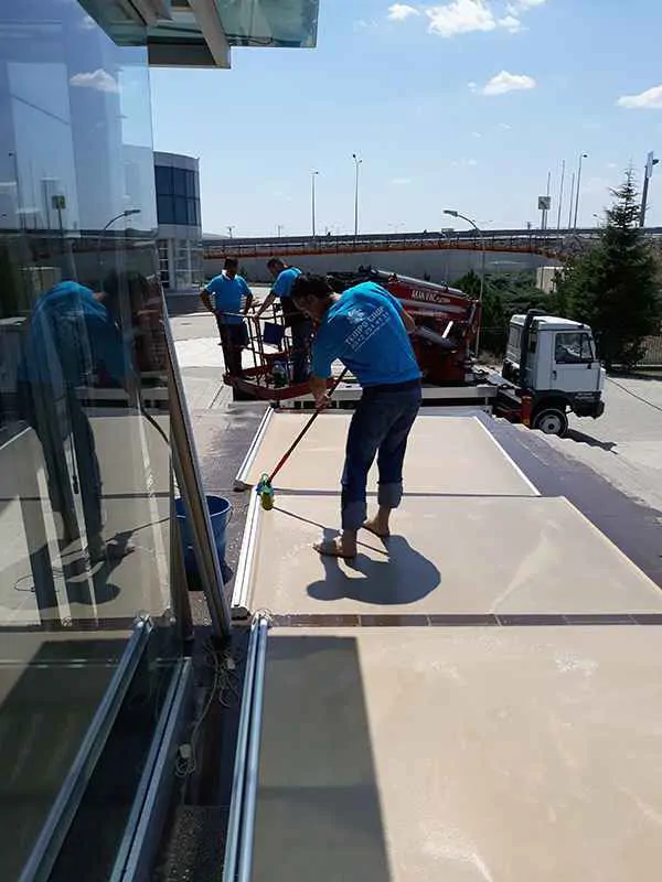 INDUSTRIAL CLEANING