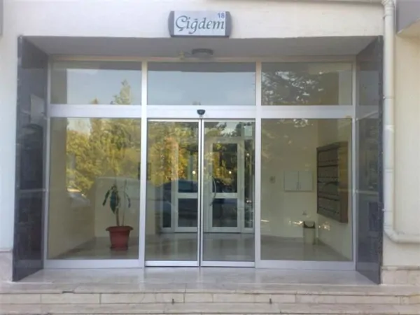 Automatic photocell doors