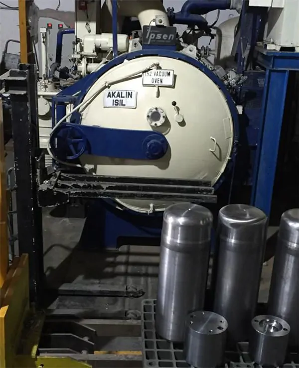 VACUUM HEAT TREATMENT FURNACE