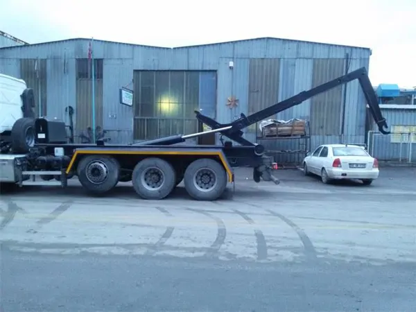 Container Handling Hook Crane and Open Container