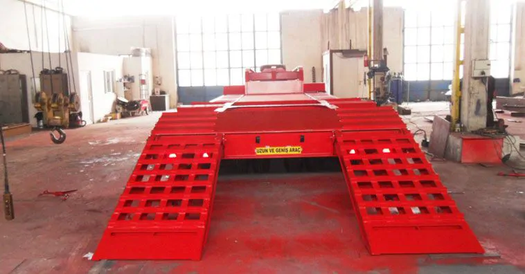 16-inch tire-equipped lowbed with pool area