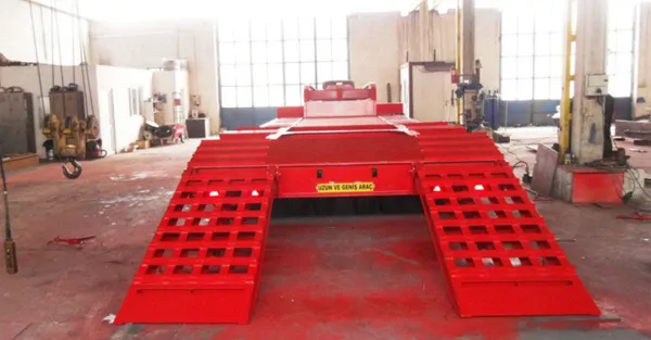 16-inch tire-equipped lowbed with pool area