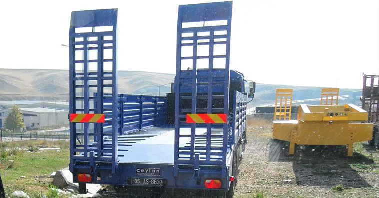 SHEET METAL BODY ON A TRUCK