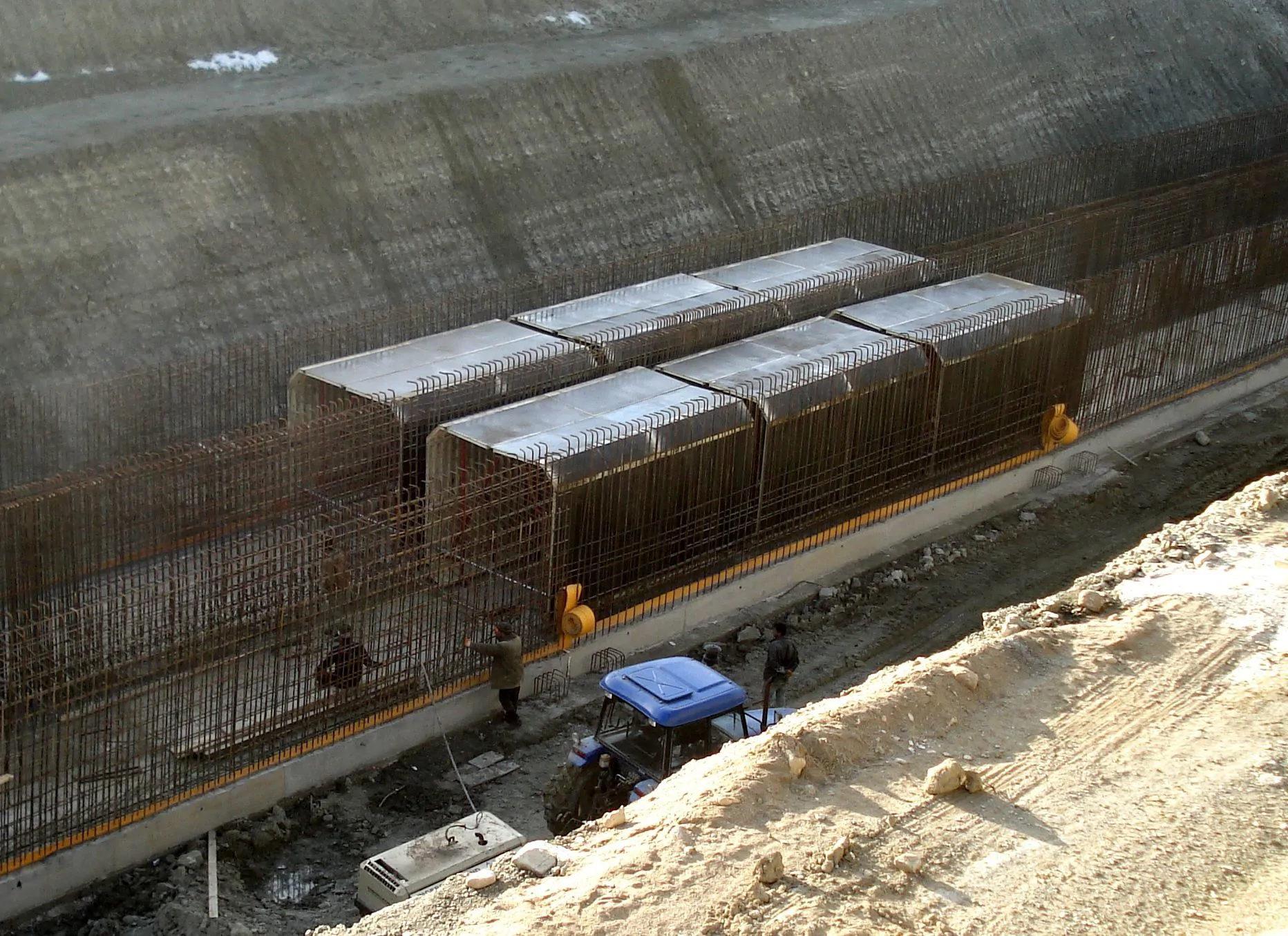OPEN-CLOSE TYPE TUNNEL FORMWORKS