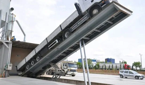 PLATFORM LIFTING TELESCOPIC CYLINDERS