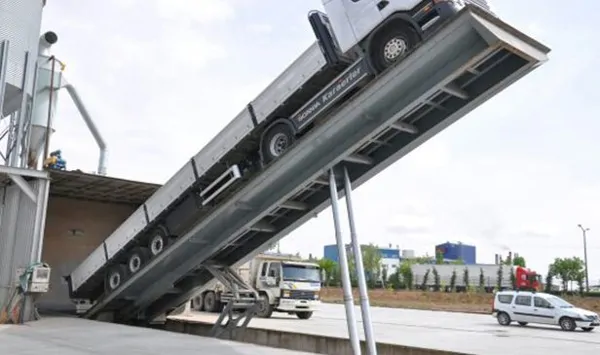 PLATFORM LIFTING TELESCOPIC CYLINDERS