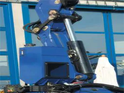 HYDRAULIC CYLINDERS USED IN TRACKED, FIXED AND MOBILE CRANES.