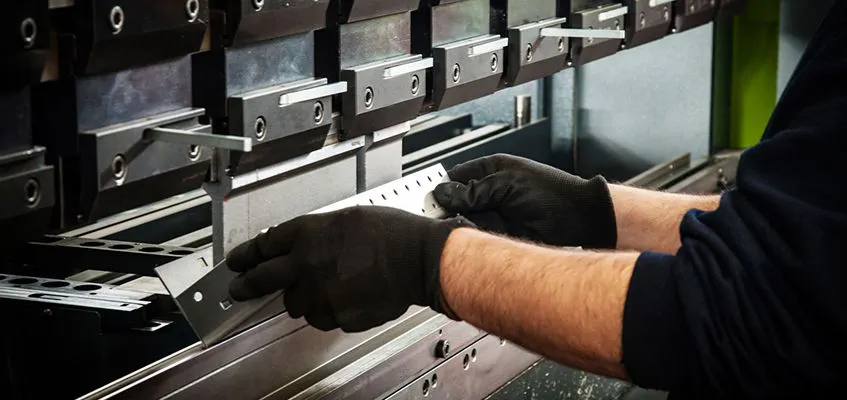 CNC PRESS BRAKE BENDING
