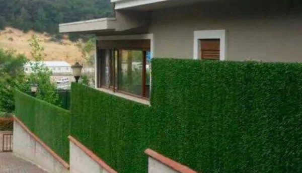 GRASS FENCE