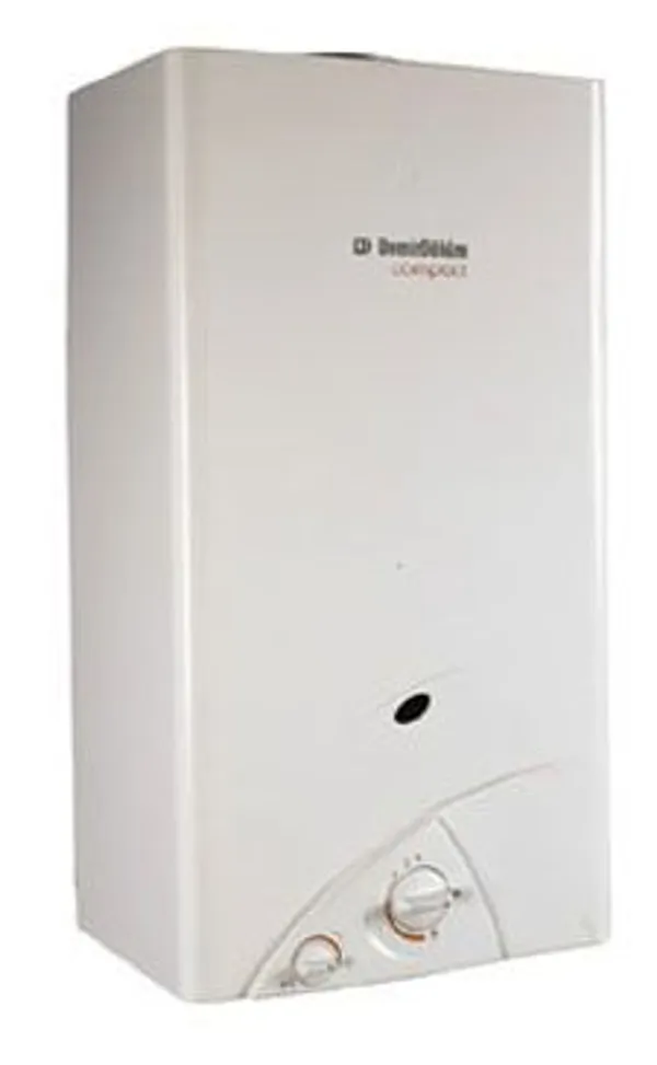 COMPACT WATER HEATER WITH FLUE