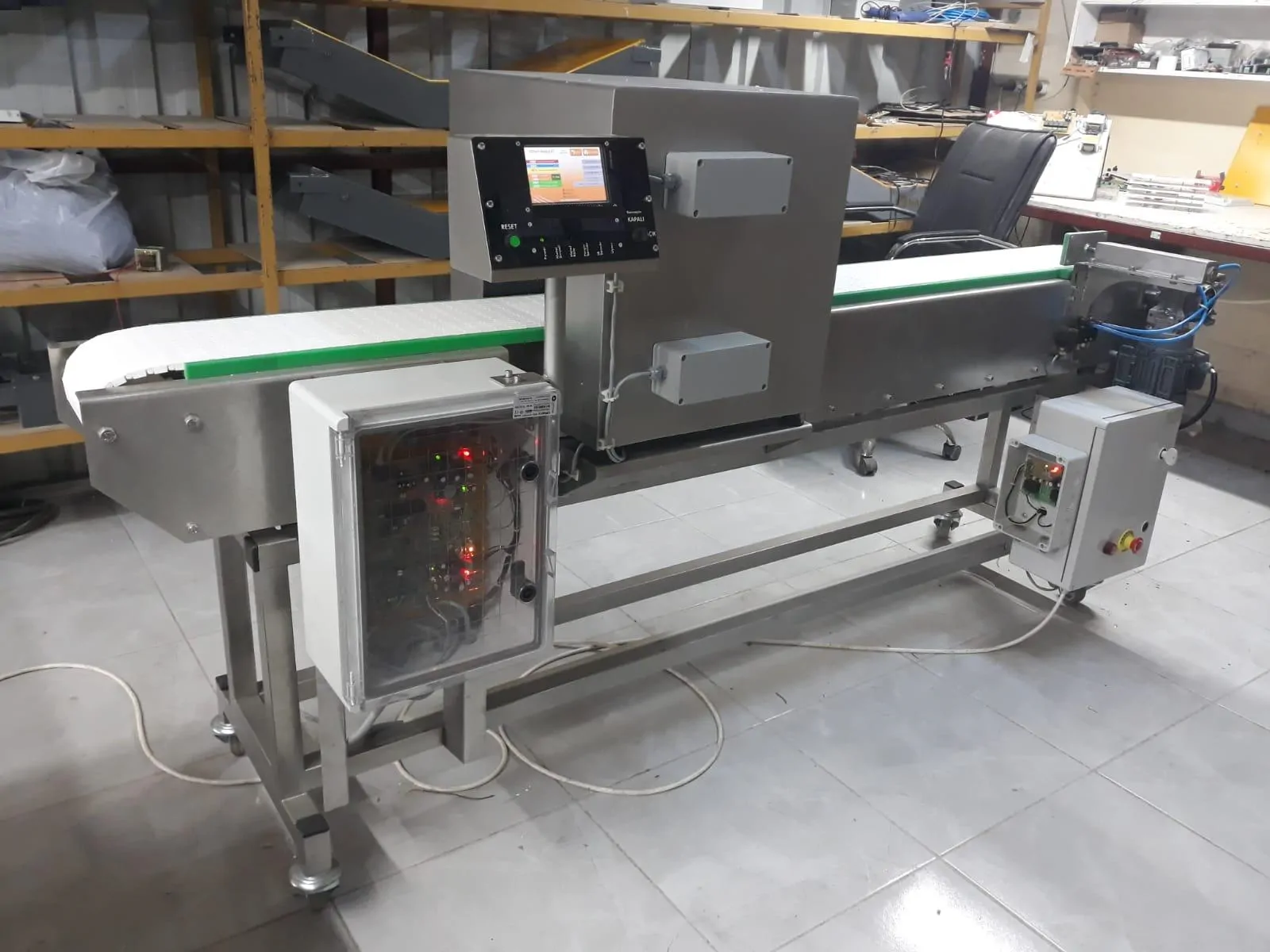 TUNNEL TYPE METAL DETECTOR