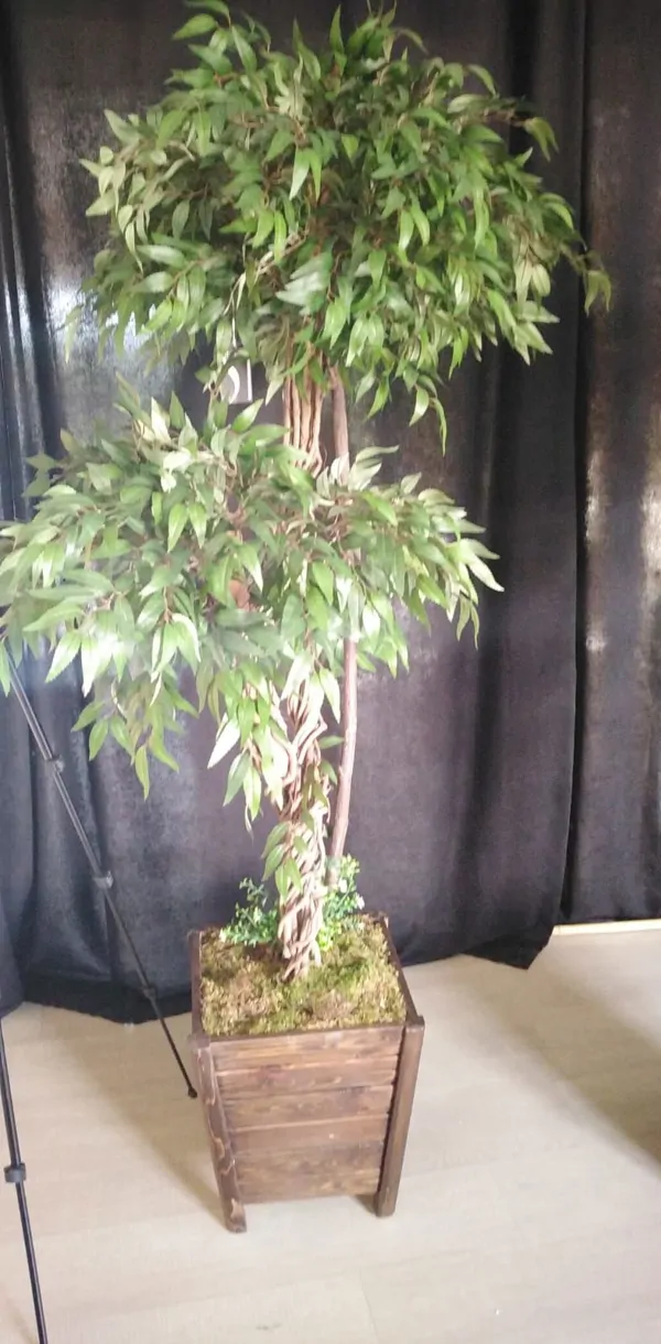 artificial trees and artificial flowers