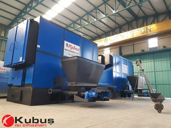 KUBUŞ, HOT WATER BOILER WITH AUTOMATIC LOADING, USING SAWDUST AND PELLET FUEL.