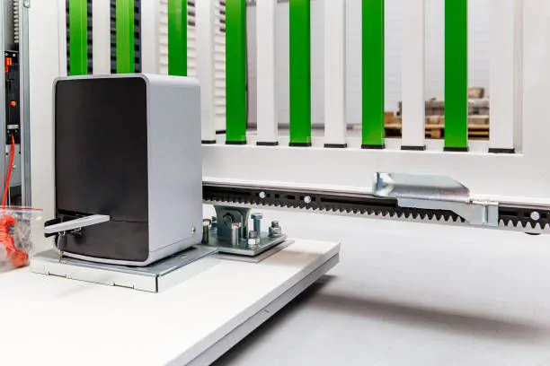 AUTOMATIC GARAGE DOOR