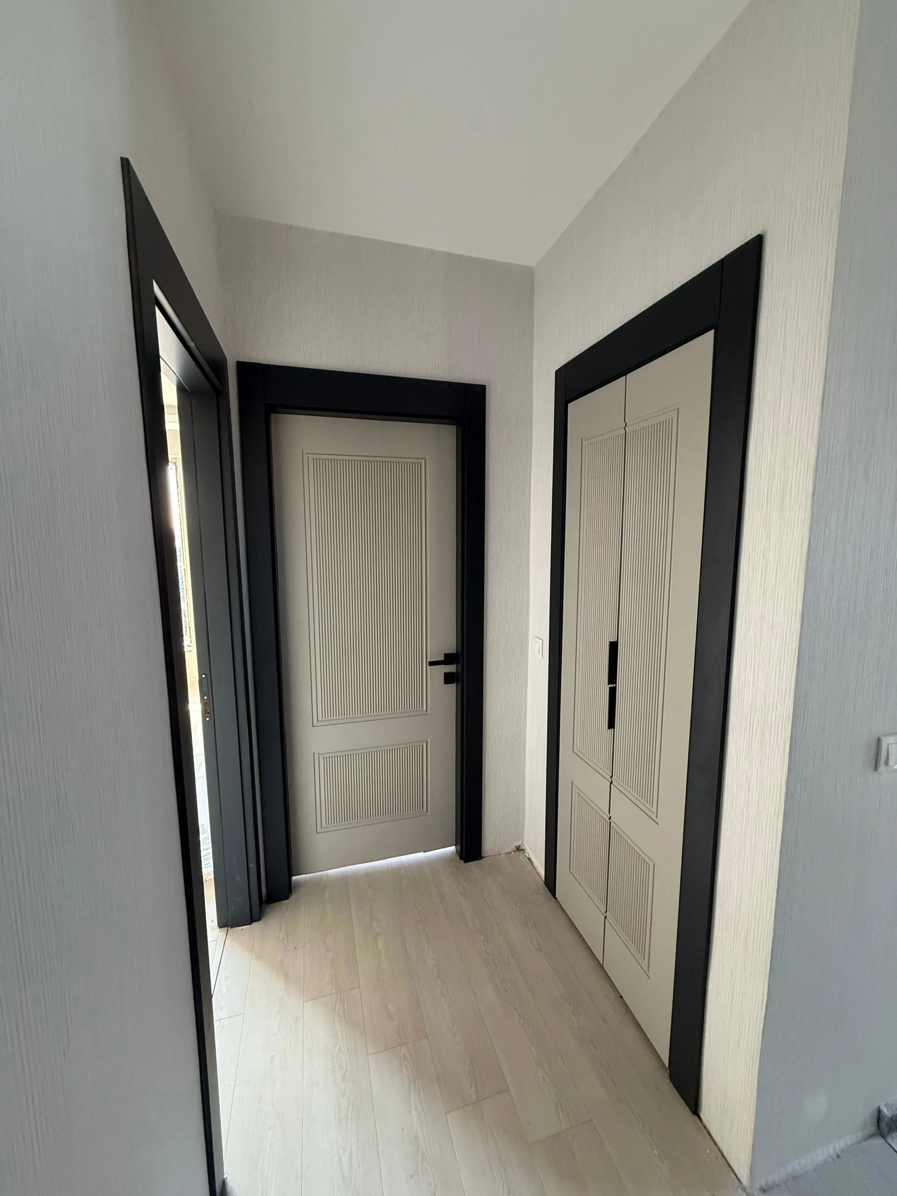 INTERIOR ROOM DOOR