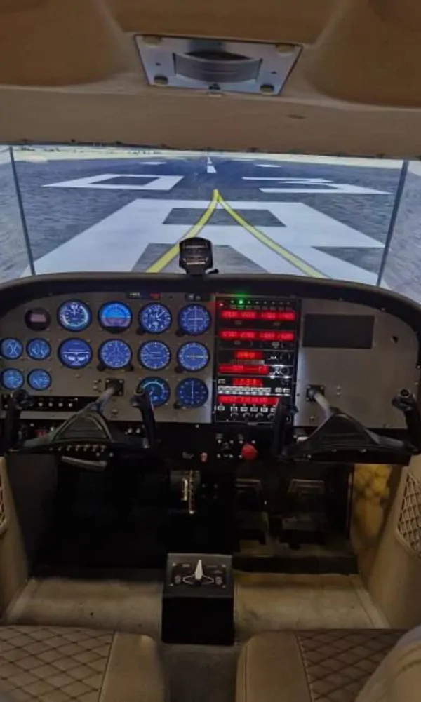 CESSNA 172 SKYHAWK SIMULATOR